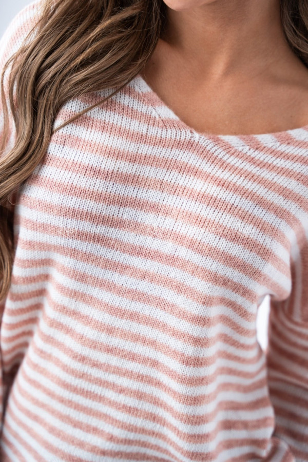 SWETER SOFT W PASKI CIEMNY PUDROWY/BIAŁY 2