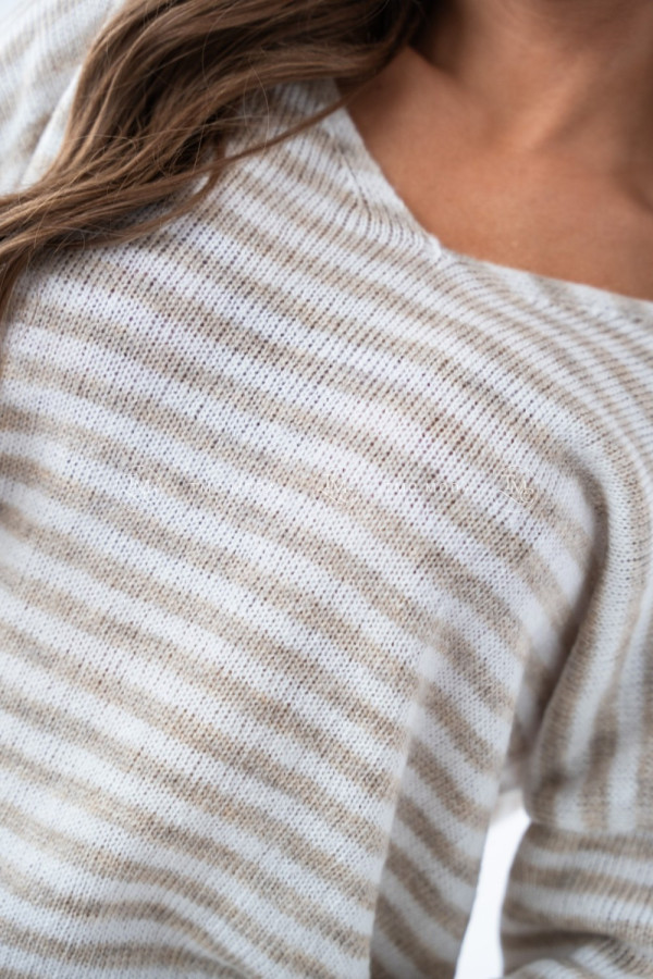 SWETER SOFT W PASKI BEŻOWY/BIAŁY 2